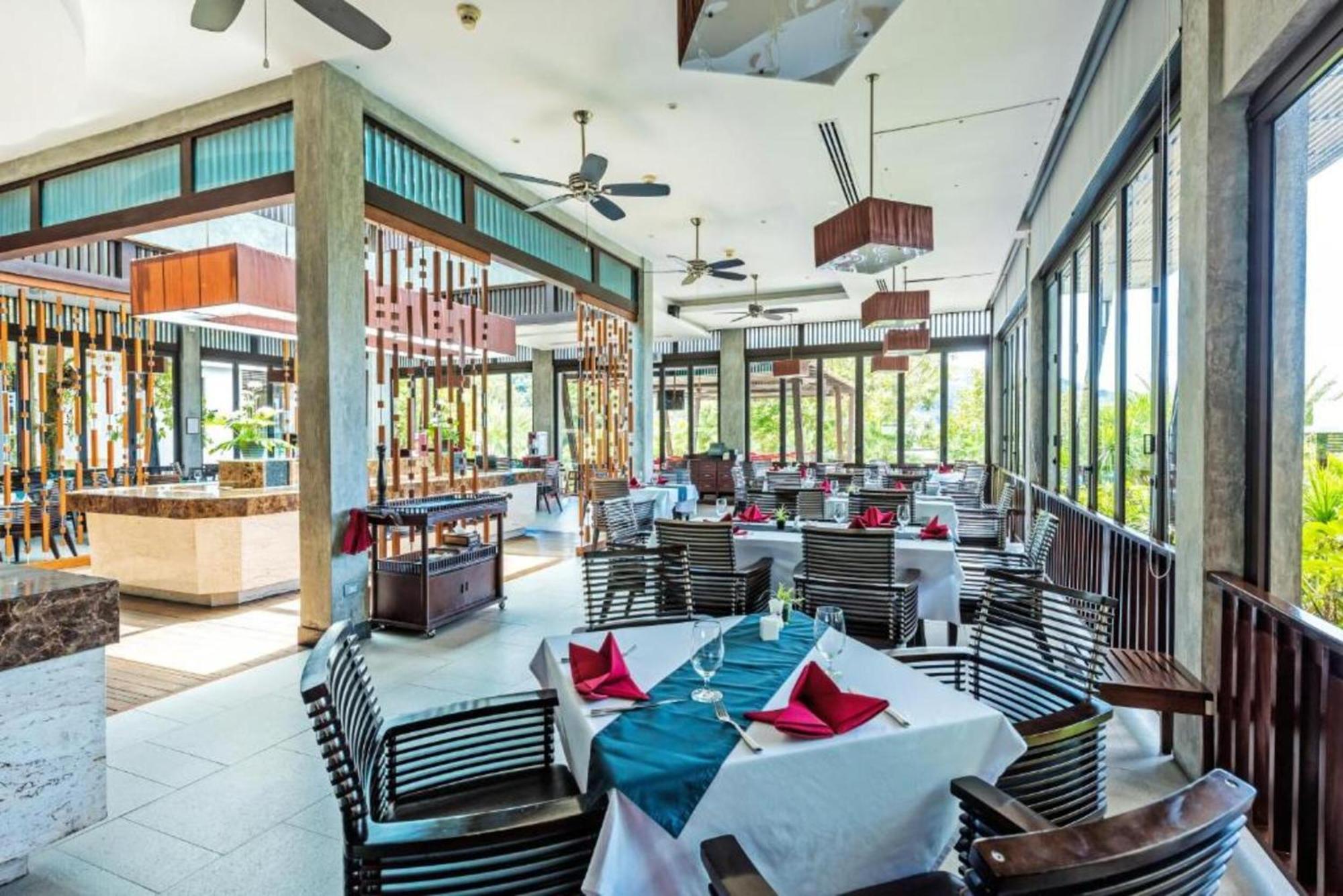 Club Wyndham Sea Pearl Phuket Hotel Patong Exterior foto